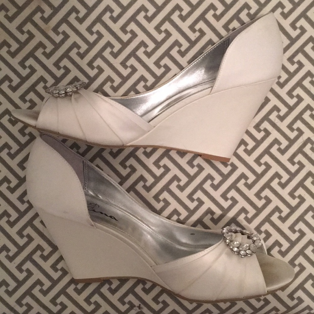 Ivory Formal Shoes - Picture 3 of 4